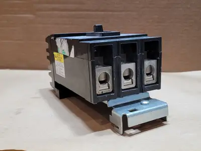 USED SQUARE D QDA32090