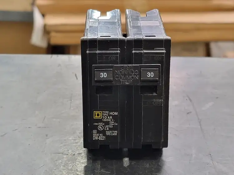 Used SQUARE D HOM230 Switchgears British Columbia CA | Lenmark #241663