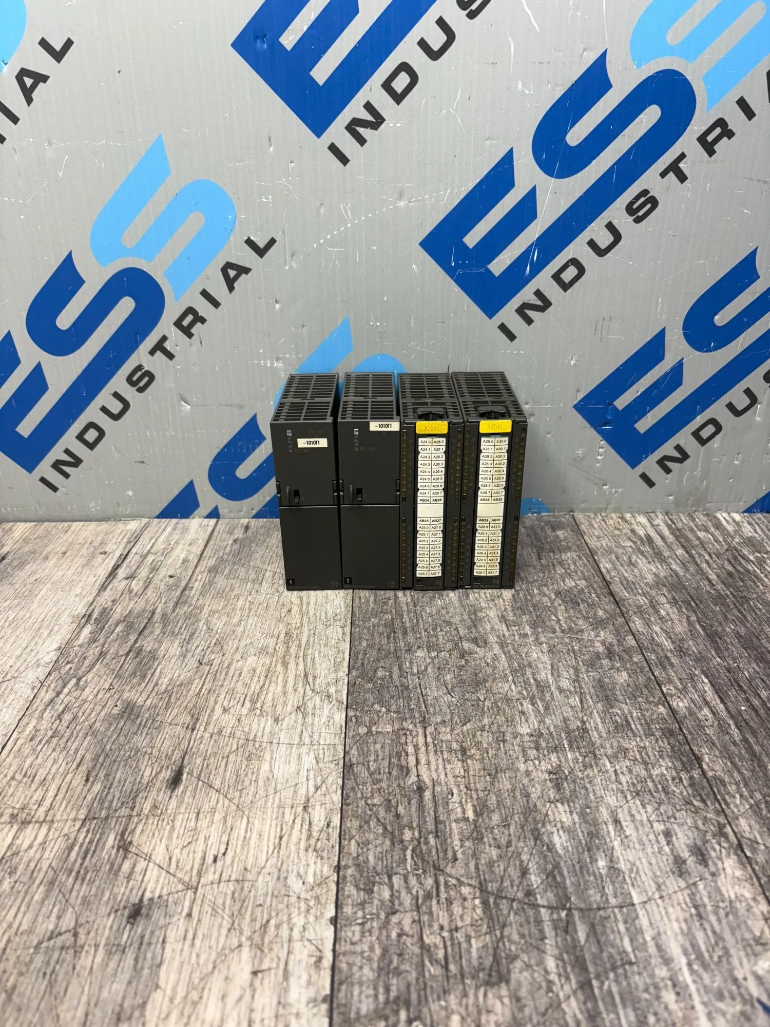 USED SIEMENS 6ES7 307-1BA01-0AA0 6ES7 322-1BL00-0AA0