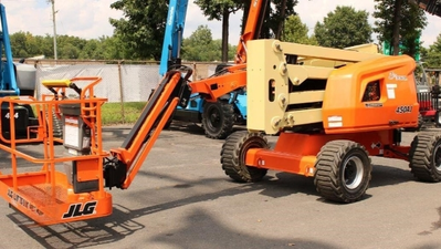 USED 2013 JLG E450AJ