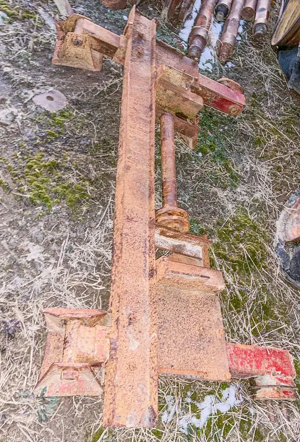 Used BUCYRUS ERIE SET OF 3 LEVELING JACKS FOR CABLE TOOL DRILL RIG Construction Equipment Parts Pennsylvania US | East West Machinery & Drilling #1417772