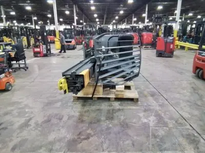 USED 2016 CROWN RMD6095S-32
