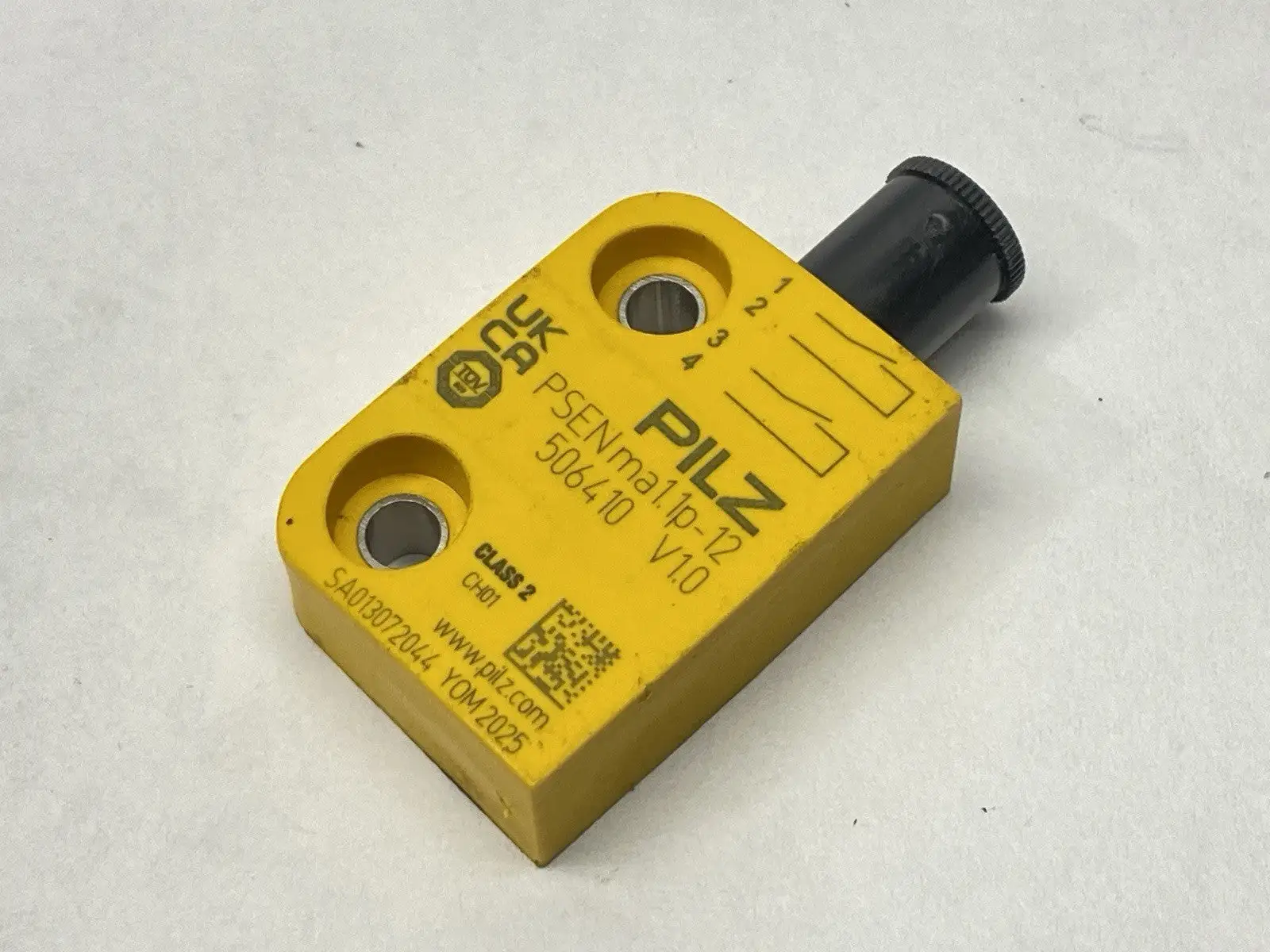 USED PILZ MAGNETIC SAFETY SWITCH M8 4-PIN 506410