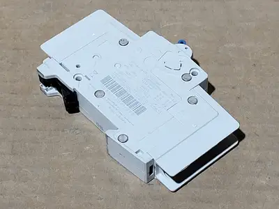 Used ALLEN-BRADLEY 1489-M1D100 Switchgears British Columbia CA | Lenmark #1438565