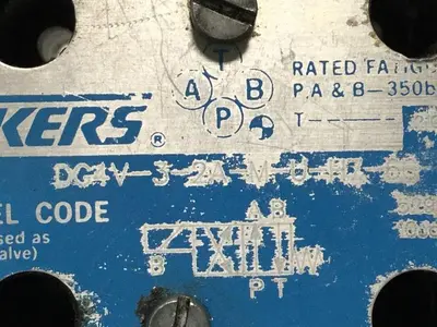 USED VICKERS DG4V-3-2A-M-U-H7-60