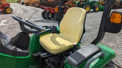 USED 2015 JOHN DEERE 3033R
