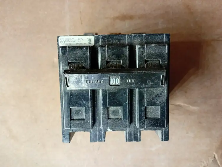 Used CUTLER-HAMMER BAB3100H Switchgears British Columbia CA | Lenmark #1438385