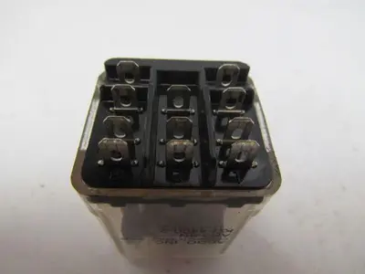 Adgo AR3-5NKU4400-2 11Blade Relay W/Indicator Light Used