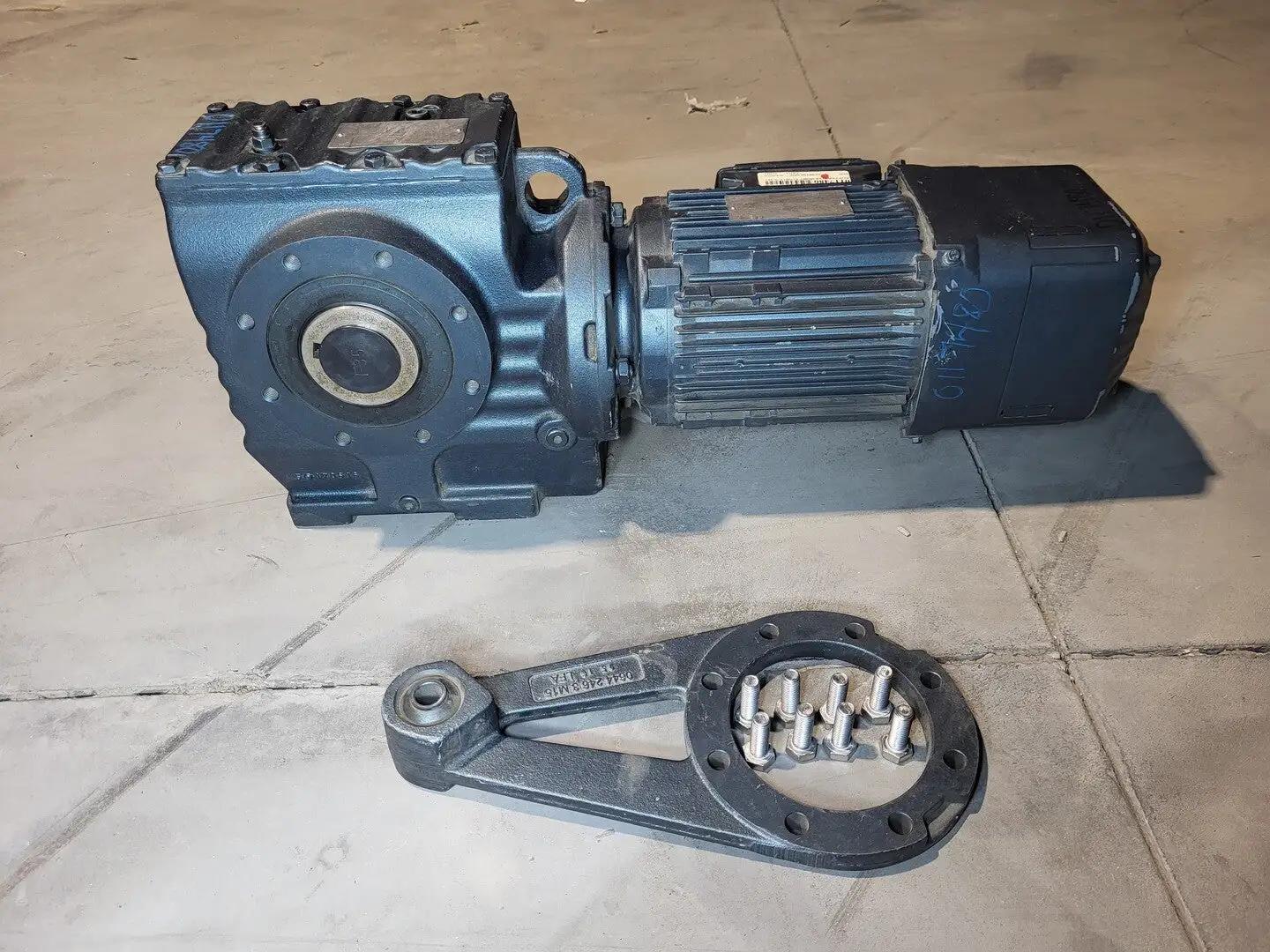 USED SEW-EURODRIVE SA77/T DRN90L4