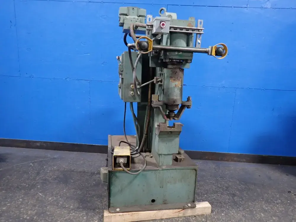 Used THE HILL ACME COMPANY NO 4 Ironworkers Ohio US | HGR 24 #869619