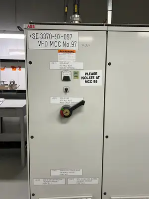 VFD MCC ACS607-0610-6-00HB120052B, 0-575VAC, 0-300hz, 4 Sections