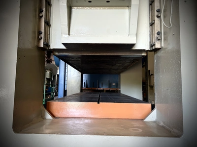 USED 1985 KOMATSU PRESSES KOMATSU E2P-400 PRESS