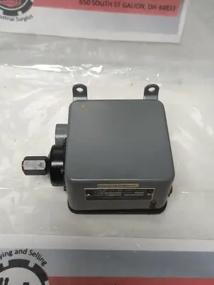 USED JOHNSON CONTROLS P72CE