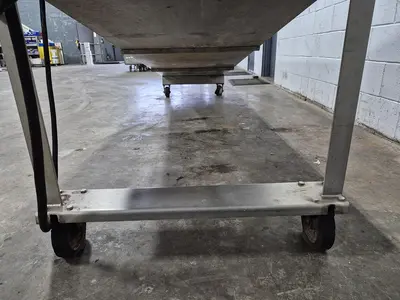 Incline Conveyor with 30 Gallon Tank