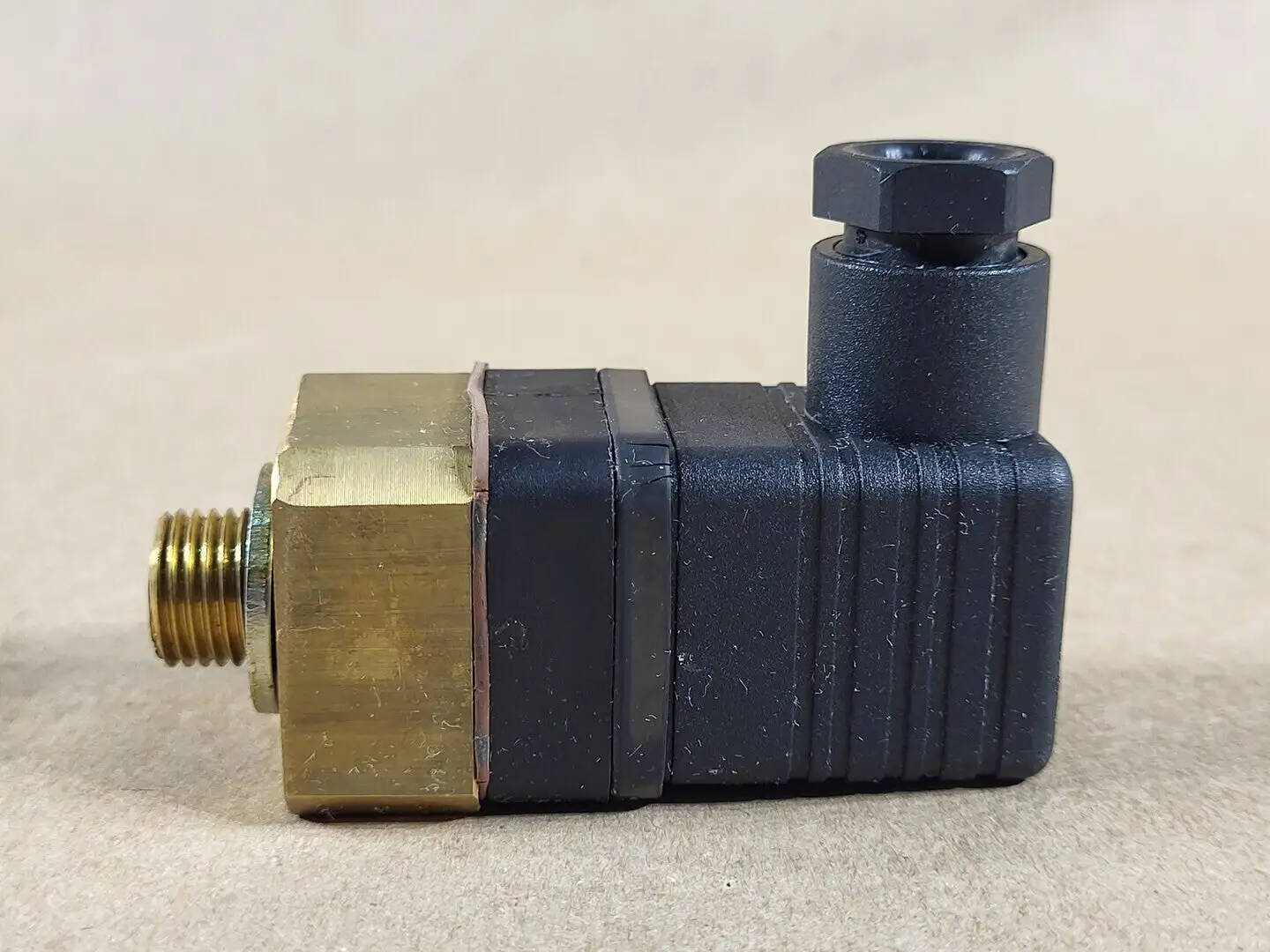 Flow Control Thermostat Switch