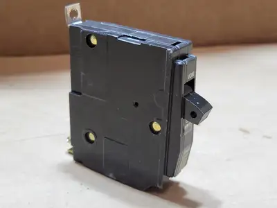 Used SQUARE D QOB130 Switchgears British Columbia CA | Lenmark #1438702
