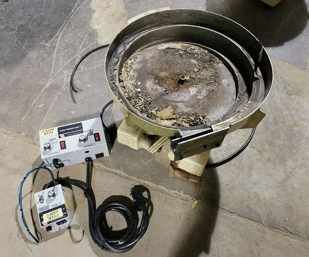 Used SERVICE ENGINEERING INC B-18 Vibratory Feeders Wisconsin US | Lemke Machinery Sales #322112