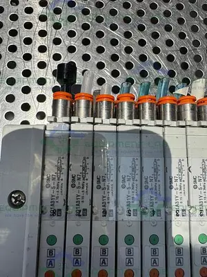 USED SMC EX140-SDN1 INTERFACE SERIAL UNIT W/ LOT OF 8 SMC SQ1A31Y-5-N7 SOLENOID VALVE