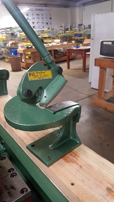 BEVERLY B2 Hand Shears | THREE RIVERS MACHINERY (3)