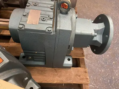 New | in-Stock SEW-EURODRIVE R87AM213 Speed Reducers | Surplus Asset Holdings #1205373