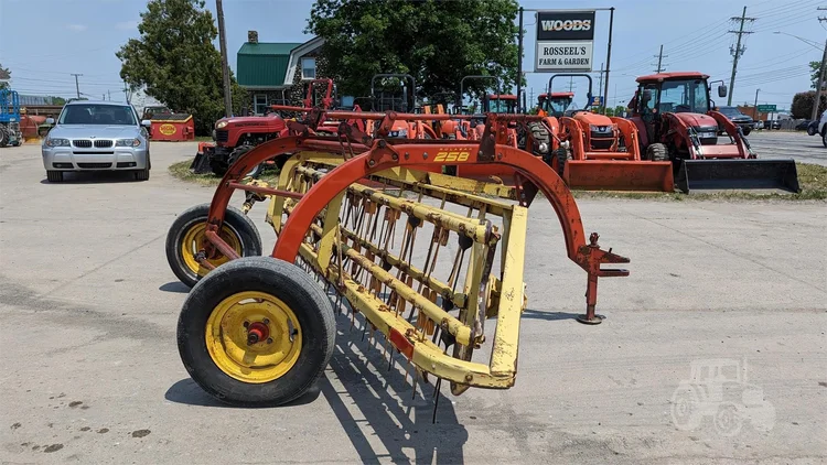 Used NEW HOLLAND ROLABAR 258 Hay Rakes | Rosseel's Equipment Inc #720722