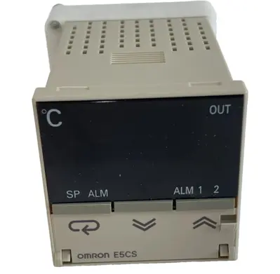 NEW OMRON E5CS-R1KJU-W TEMPERATURE CONTROLLER 100 to 240 vac AC100240
