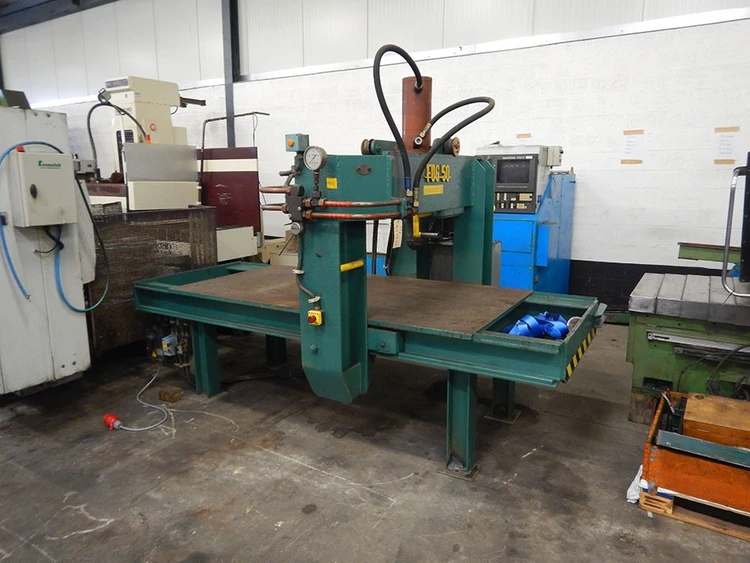 Used FUG MOBILE STRAIGHTENING PRESS 50 TON Hydraulic Presses | Apt International N.V #364895