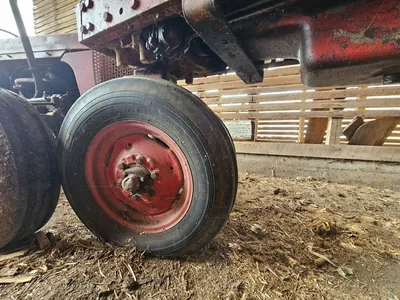 FARMALL 560 Tractor | Iron Listing (33)