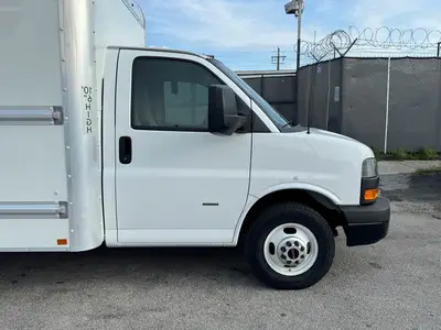 Used 2019 GMC SAVANA CUTAWAY Box trucks Florida US | Truck and Van Outlet #1509156