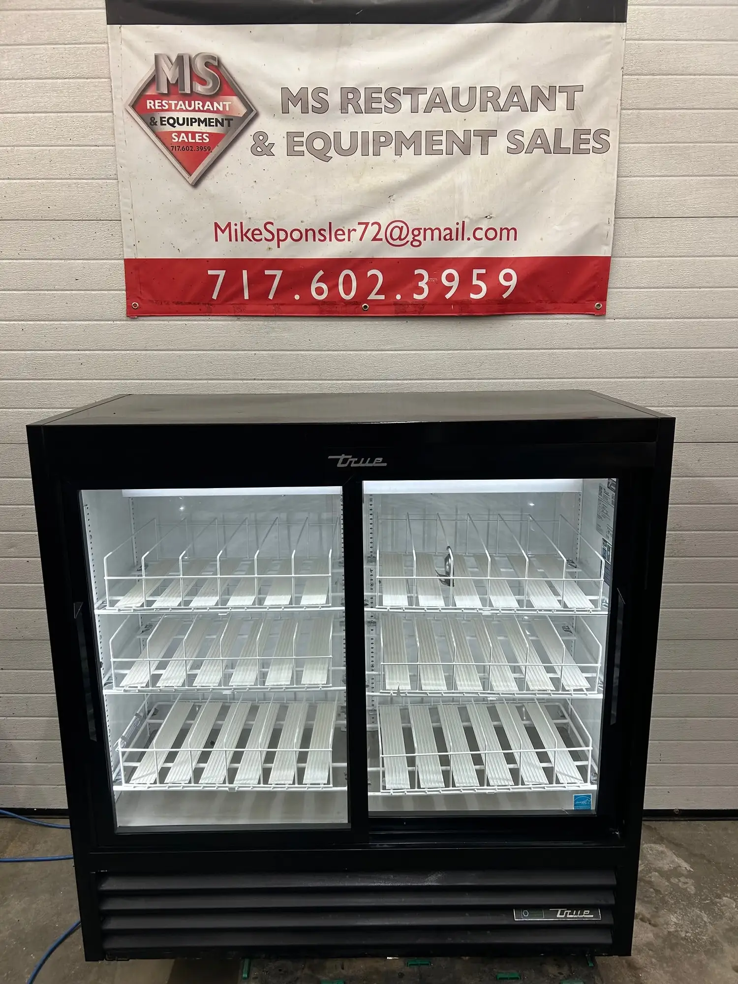 True GDM-41SL-48-HC-LD 47” Two Section Glass Door Merchandiser, (2) Sliding Door