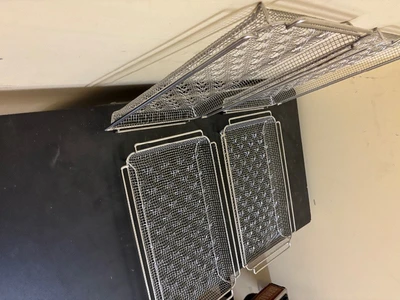 set of 4 wired baking sheets