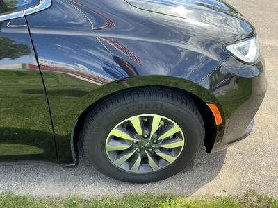 Used 2024 CHRYSLER PACIFICA HYBRID Vans Michigan US | Miedema Asset Management Group #1461350