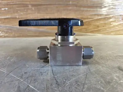 NEW SWAGELOK SS-45S8