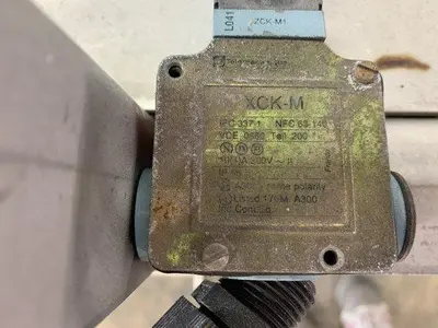 Pneumatic Press on Chain Conveyor