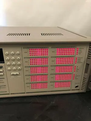 KEITHLEY 7002 SWITCH SYSTEM WITH 10 KEITHLEY 7012-2 4X10 MATRIX CARDS