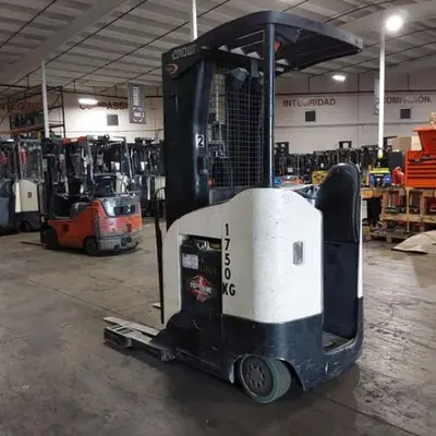 USED 2018 CROWN RR5725-45