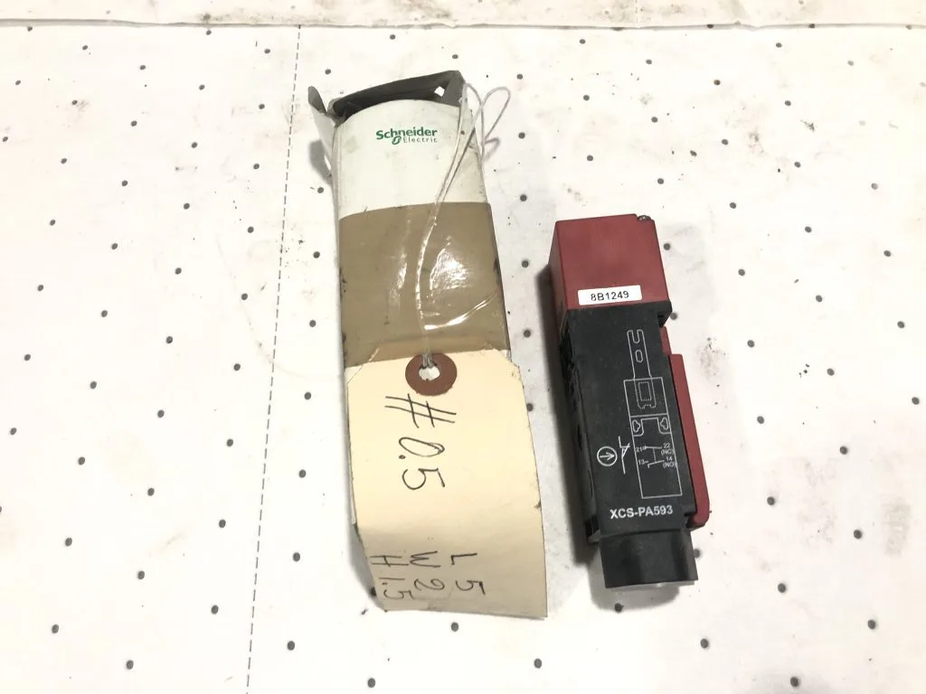 Telemecanique XCSPA593 Preventa XCS Safety Interlock Switch-NIB