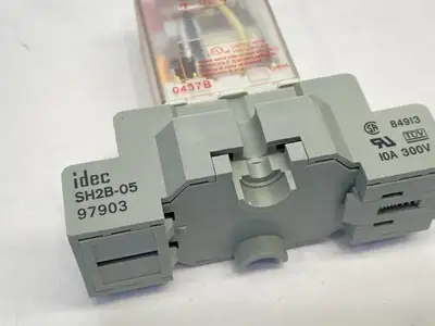 Used Veris Relay w/ IDEC SH2B-05 Relay Base 97903 Relays & Switches Michigan US | Maverick Industrial Sales #1401955