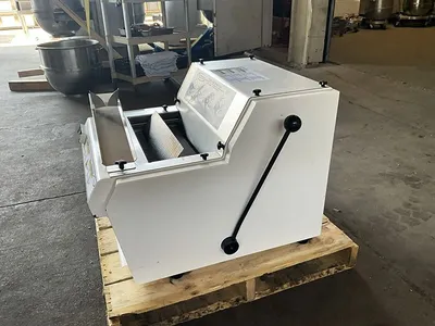 OLIVER 732-N Bread Slicer | Harvest Equipment and Fabrication Inc (2)