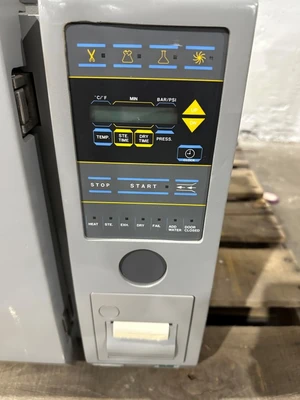 TUTTNAUER 3545E LAB AUTOCLAVE