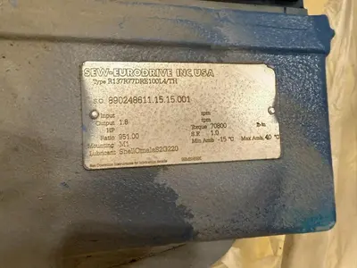 SEW-EURODRIVE R137R77DRE100L4 / R137R77DRE100L4/TH GEAR MOTOR NEW STOCK HP-17