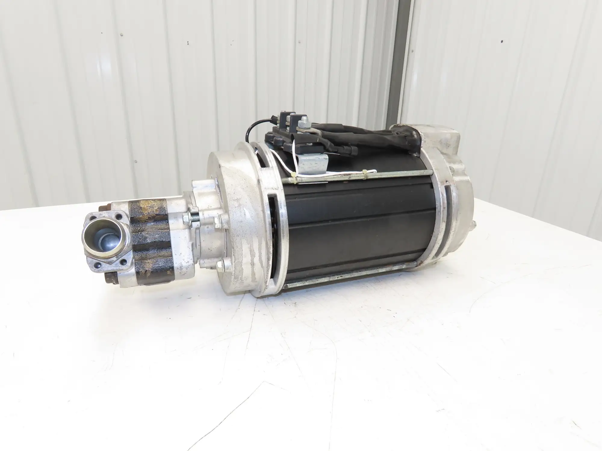 Hyster 8813389 Forklift Hydraulic Motor 48V & Pump 8811653 Removed From E80XN