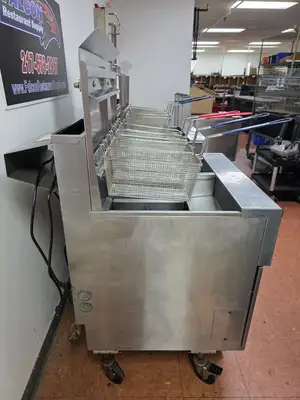 Used Pitco Used 2016 Pitco SGH50-4 Natural Gas Frying Station with Basket Hanger - FG5 Cookers / Coolers / Fryers Illinois US | Falcon Restaurant Supply #1374819