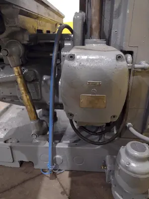#3 KEARNEY & TRECKER MILWAUKEE MODEL #3 VERTICAL MILLING MACHINE 64" x 13" x 10 HP: YOBRO #24458