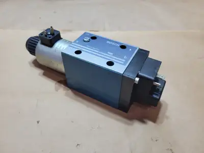 Used BOSCH 0 810 001 947 Parts (Hydraulics and Pneumatics) British Columbia CA | Lenmark #1440826