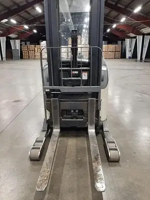 USED 2006 CROWN RR5210-35