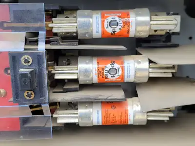 Power Distribution Center (PDC), 1600A Main, 2-400A & 4-100A