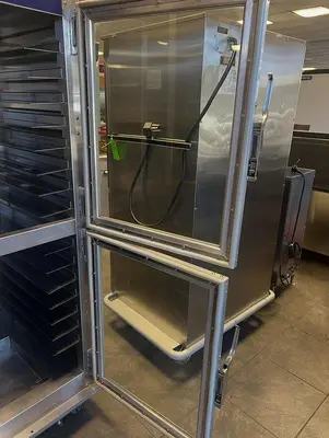 Royalton SSRPC-US Electric Full Size Mobile Heated Holding CabinetRoyalton SSRPC-US Electric Full Size Mobile Heated Holding Cabinet