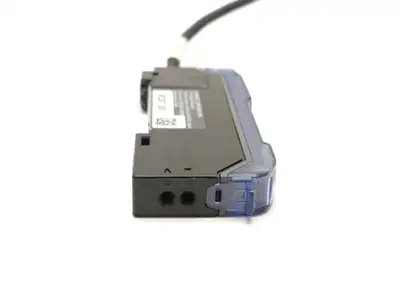 FS-V21RP | Keyence  Fiber Amplifier Main Unit PNP 3-Pin Male Connector 13" Cable - Used