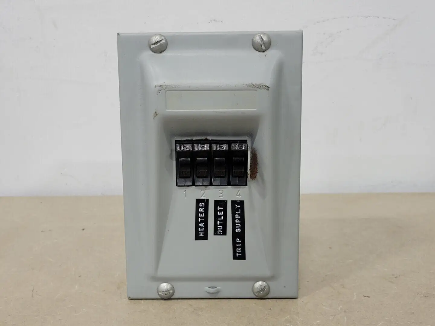4 x 15 Amp, 1 Pole, 120/240 volts Circuit Breaker w/ Enclosure